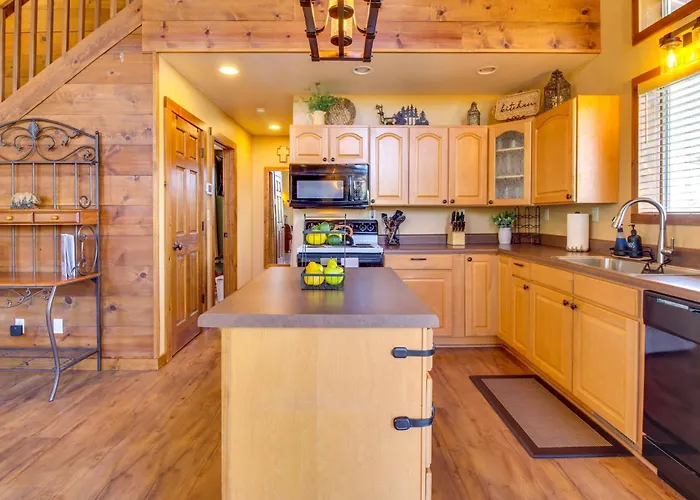 Сasa de vacaciones Mtn-view Hilltop Hideaway W/ Deck In Show *