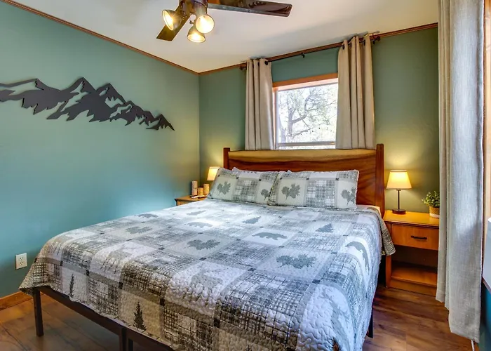 Сasa de vacaciones Mtn-view Hilltop Hideaway W/ Deck In Show *